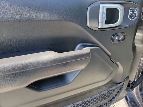 Used 2018 Jeep Wrangler Unlimited Sport S image 13