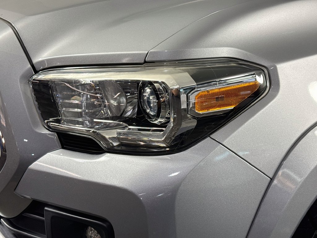 Used 2019 Toyota Tacoma TRD Sport w/ Technology Package AWD/4WD image 3