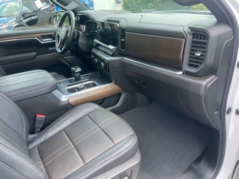 Used 2023 Chevrolet Silverado 1500 High Country w/ High Country Premium Package AWD/4WD image 23