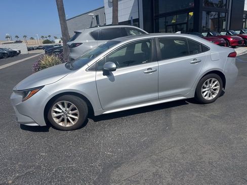 Used 2020 Toyota Corolla XLE w/ Carpet Mat Package (TMS) FWD image 6