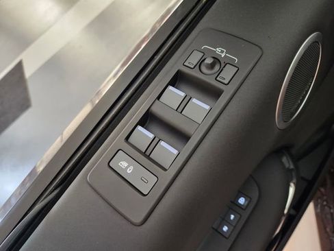 New 2026 Land Rover Discovery S AWD/4WD image 22
