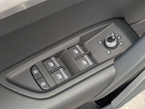 Certified 2025 Audi Q5 2.0T Premium image 11