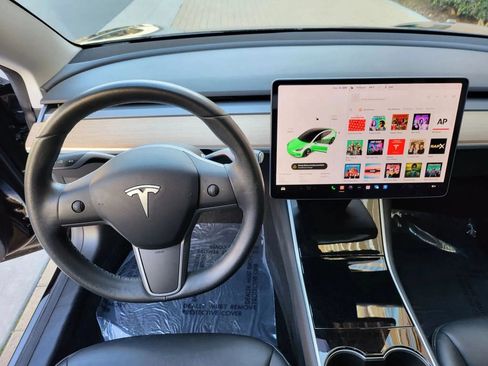 Used 2018 Tesla Model 3 Long Range RWD image 16