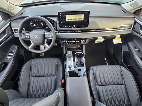 New 2026 Mitsubishi Outlander SEL image 13