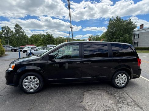 Used 2019 Dodge Grand Caravan SE FWD image 8