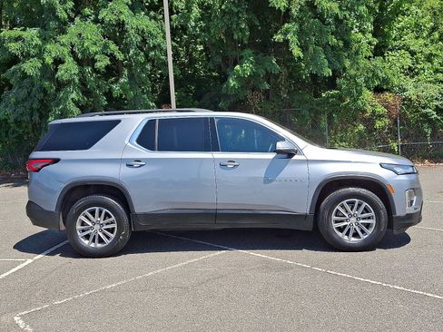 Used 2023 Chevrolet Traverse LT FWD image 8