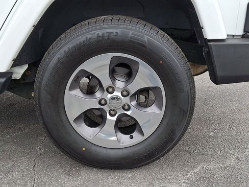 Used 2016 Jeep Wrangler Unlimited Sahara w/ Dual Top Group image 8