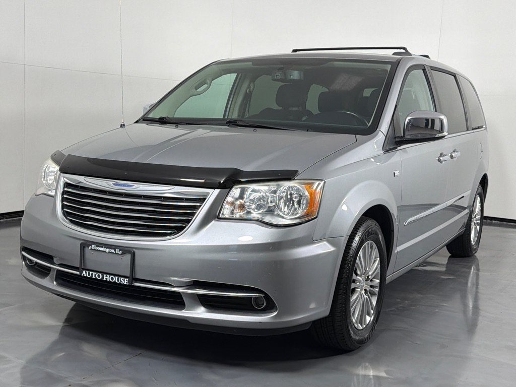 Used 2014 Chrysler Town & Country Touring-L FWD image 9