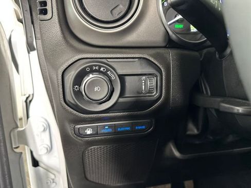 Used 2023 Jeep Wrangler Unlimited w/ Convenience Group AWD/4WD image 19