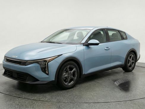 Used 2025 Kia K4 LXS image 3