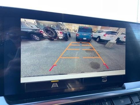 Used 2023 Chevrolet Silverado 1500 LT image 13