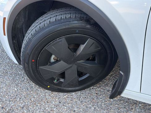 Used 2024 Toyota Prius LE FWD image 10