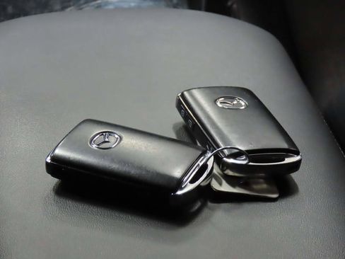 Used 2019 MAZDA MAZDA3 Hatchback w/ Premium Package FWD image 19