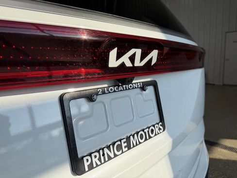 Used 2023 Kia Carnival LX image 33