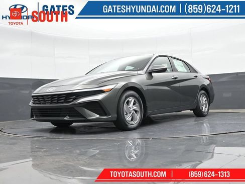 Used 2025 Hyundai Elantra SE FWD image 36