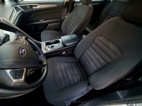 Used 2017 Ford Fusion SE image 25