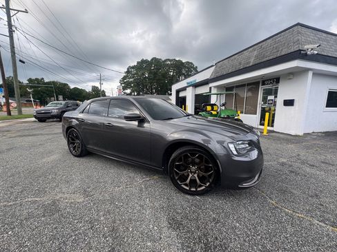 Used 2016 Chrysler 300 S w/ 300S Premium Group RWD image 2