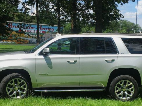 Used 2017 GMC Yukon SLT w/ Open Road Package RWD image 3