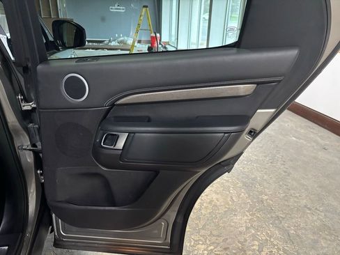 Used 2017 Land Rover Discovery HSE Luxury image 19