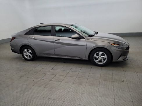 Used 2021 Hyundai Elantra SE FWD image 11