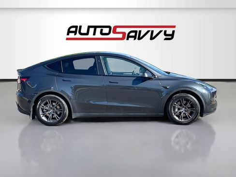Used 2025 Tesla Model Y Long Range AWD/4WD image 8