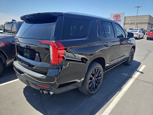 Used 2021 GMC Yukon Denali w/ Denali Premium Package AWD/4WD image 3