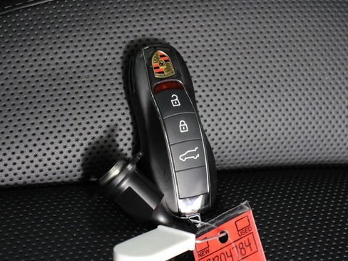 Certified 2026 Porsche Macan AWD/4WD image 34