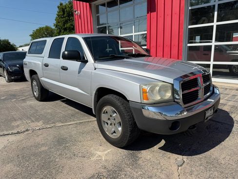 Used 2005 Dodge Dakota SLT AWD/4WD image 2