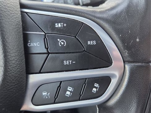 Used 2022 Chrysler Pacifica Limited image 13