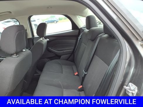 Used 2018 Ford Focus SE w/ SE Appearance Package FWD image 9