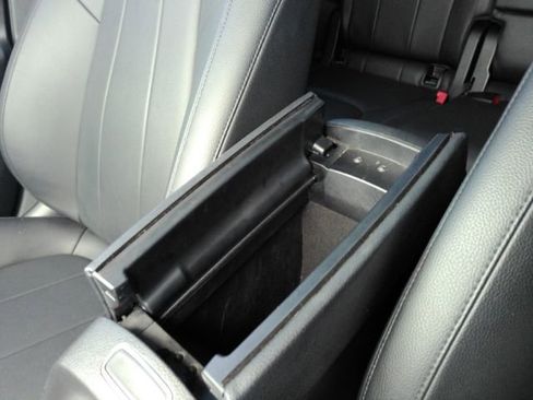 Used 2020 Mercedes-Benz GLB 250 w/ Premium Package image 51