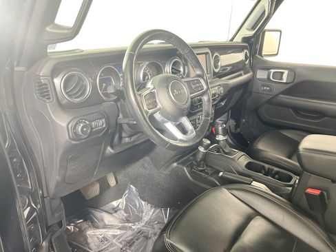 Used 2021 Jeep Wrangler Unlimited Sahara image 9