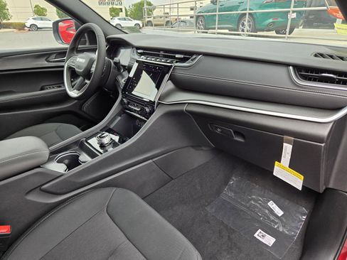 New 2025 Jeep Grand Cherokee L Laredo image 33