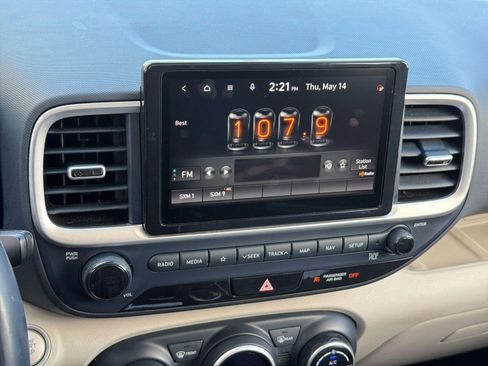 Used 2022 Hyundai Venue Limited FWD image 23
