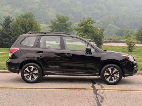 Used 2017 Subaru Forester 2.5i w/ Alloy Wheel Package AWD/4WD image 4