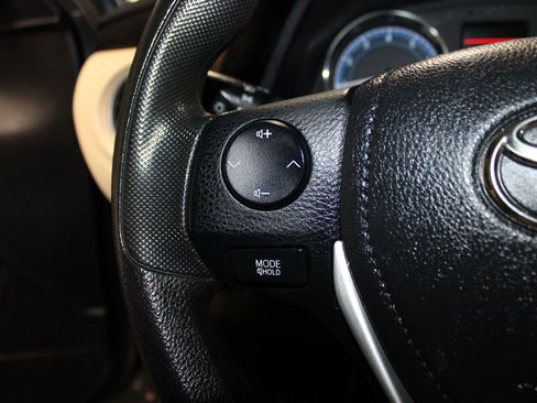 Used 2019 Toyota Corolla LE FWD image 19