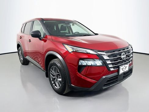 Used 2025 Nissan Rogue S image 3