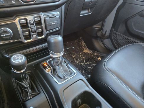 Used 2022 Jeep Wrangler Unlimited Sahara w/ Cold Weather Group image 21