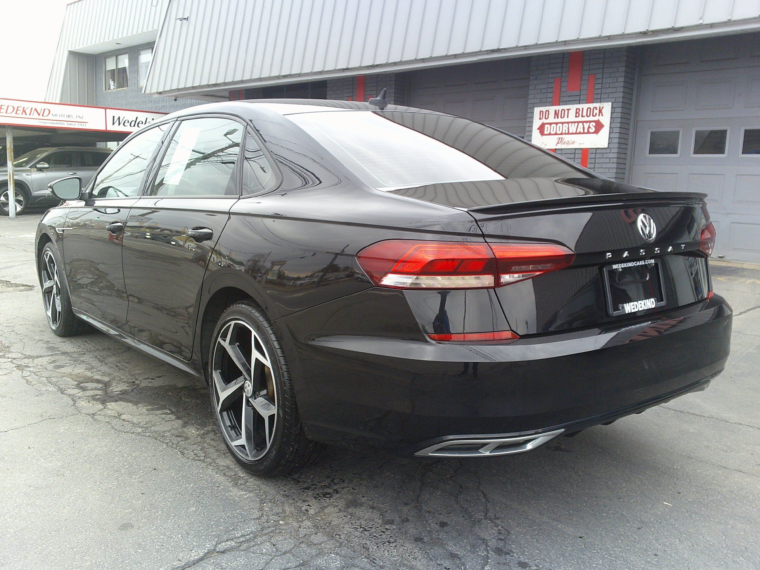 Used 2020 Volkswagen Passat 2.0T R-Line FWD image 3
