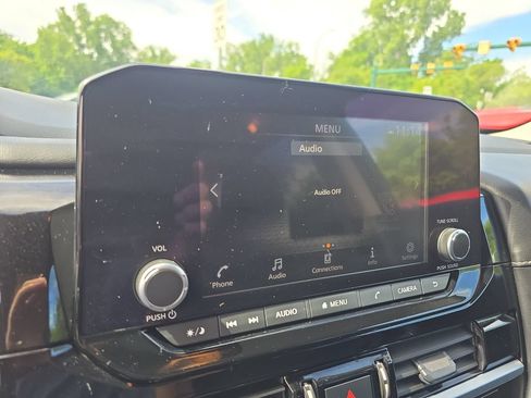 Used 2025 Nissan Pathfinder SV FWD image 18