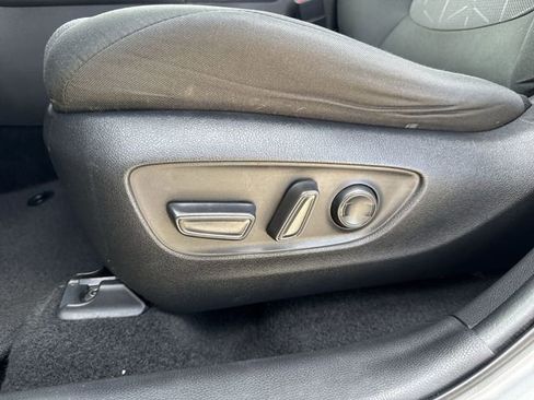 Used 2022 Toyota RAV4 XLE w/ Convenience Package FWD image 19