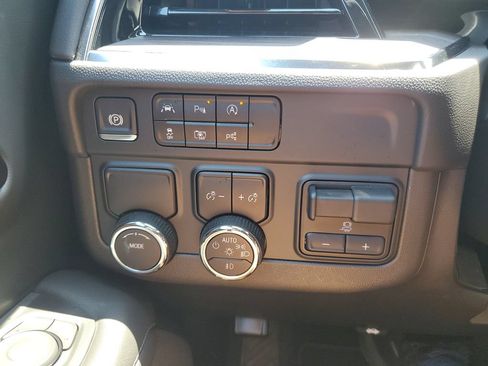 Used 2025 Chevrolet Suburban LT w/ Comfort Package RWD image 33