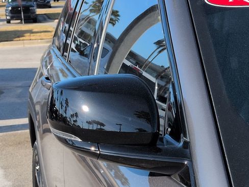 Used 2023 Jeep Grand Cherokee Limited w/ Black Appearance Package image 11