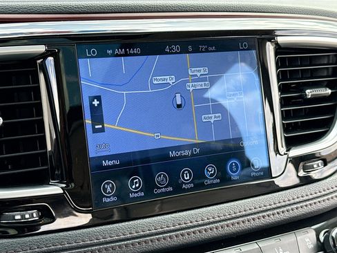 Used 2017 Chrysler Pacifica Limited w/ UConnect Theater Package FWD image 11