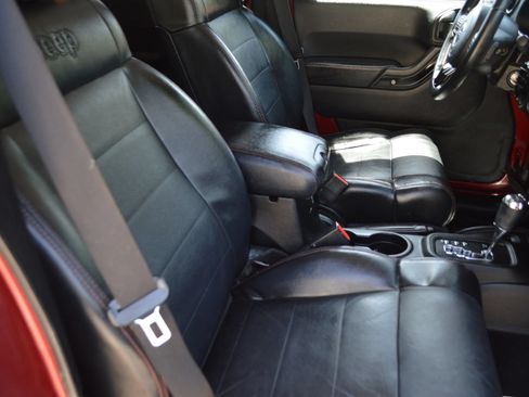 Used 2012 Jeep Wrangler Unlimited Sahara AWD/4WD image 23