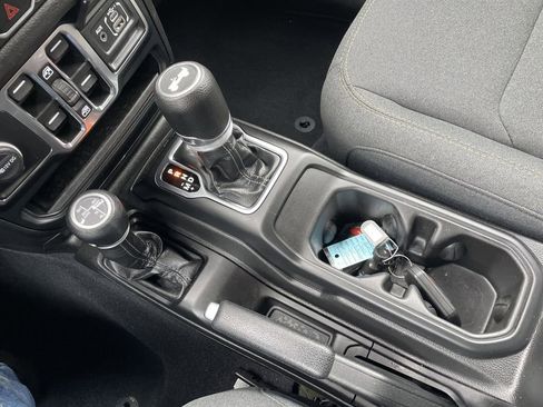 Used 2024 Jeep Wrangler Unlimited w/ Convenience Group image 21