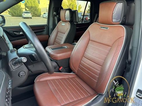 Used 2023 GMC Yukon Denali Ultimate w/ LPO, Floor Liner Package image 10