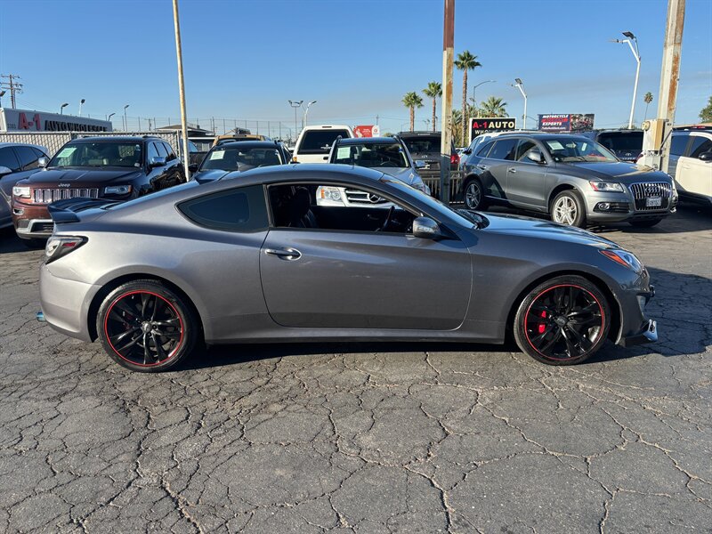 Used 2016 Hyundai Genesis Coupe 3.8 RWD image 2