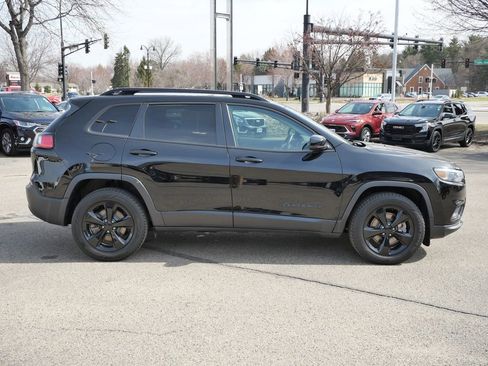 Used 2019 Jeep Cherokee Latitude Plus AWD/4WD image 13