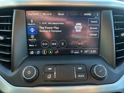 Used 2023 GMC Acadia SLT w/ Elevation Edition image 17